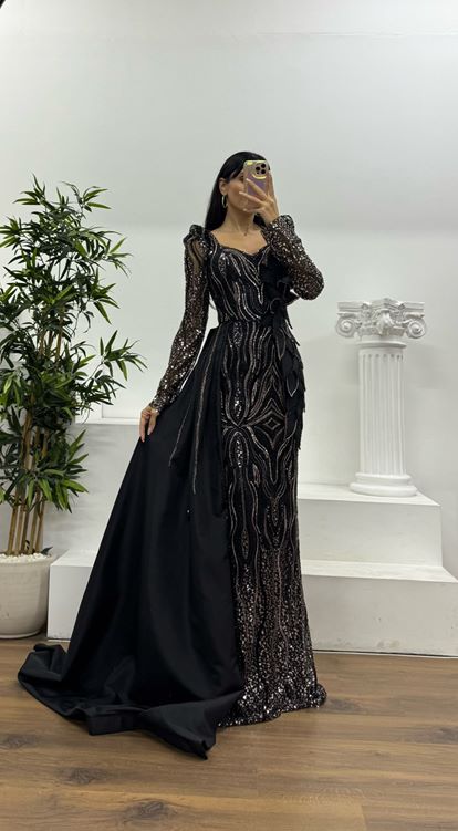 Siyah Çiçek Detay İşlemeli Abiye Elbise